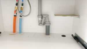 一条アイスマート　樹脂製の排水管