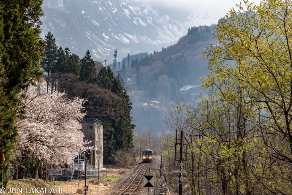 北小谷駅から大糸線と桜